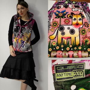 CUSTO BARCELONA colorido chaleco con capucha de dibujos animados funky / Y2K Custo Barcelona Anytime Good Graphic Vest / Dead stock Custo vest