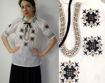 Greek embroidered folk blouse / 90s Floral peasant blouse / Greece traditional blouse / Ethno Boho top / Summer vacation holiday top