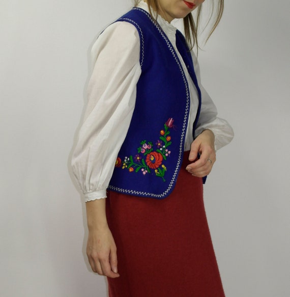Vintage Hungarian embroidered folk vest / Floral … - image 5