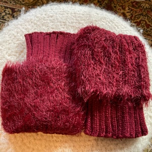 Nouveau design « Poignets courts pour femmes en tricot avec boutons.