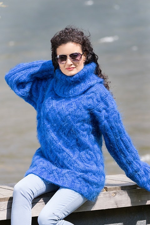 【LGB】ルグランブルー　モヘア混　ロングニット　タートルネックセーター ロイヤルブルーのモヘアセーター、タートルネックセーター、厚手