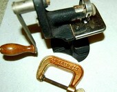 Vintage Original Singer Hand Crank Pinking Machine Craft Shear Fabric Hem Cutting