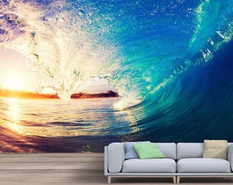 Zonsopgang met golven in tropisch eiland Behangdecor Peel & Stick, niet geplakt en groot, perfect voor elke muur in je eigen huis!