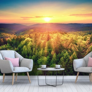 Carta da parati "Delighting in the Sunset over the Forest Hills": rilassati e goditi la bellezza e le meraviglie di Madre Natura. Stacca e attacca senza colla.