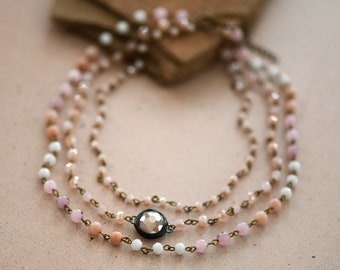 Rosa Kristall Halskette, Schichtung Halskette, Layered Halskette, Multi Strang Halskette, Multi-Layer-Halskette, Boho Halskette, Perlen-Halskette