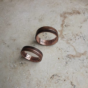 Anelli partner unici, anelli dell'amicizia, fedi nuziali, anelli in legno curvato Close Together in rame e legno di noce immagine 6