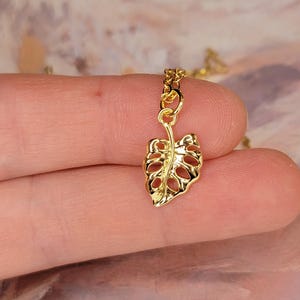 Gold Monstera Leaf Pendant Necklace | 18k Gold Jewelry | Dainty Leaf Necklace | Minimalist Necklace | Gold Leaf Jewelry | Gift for Her |