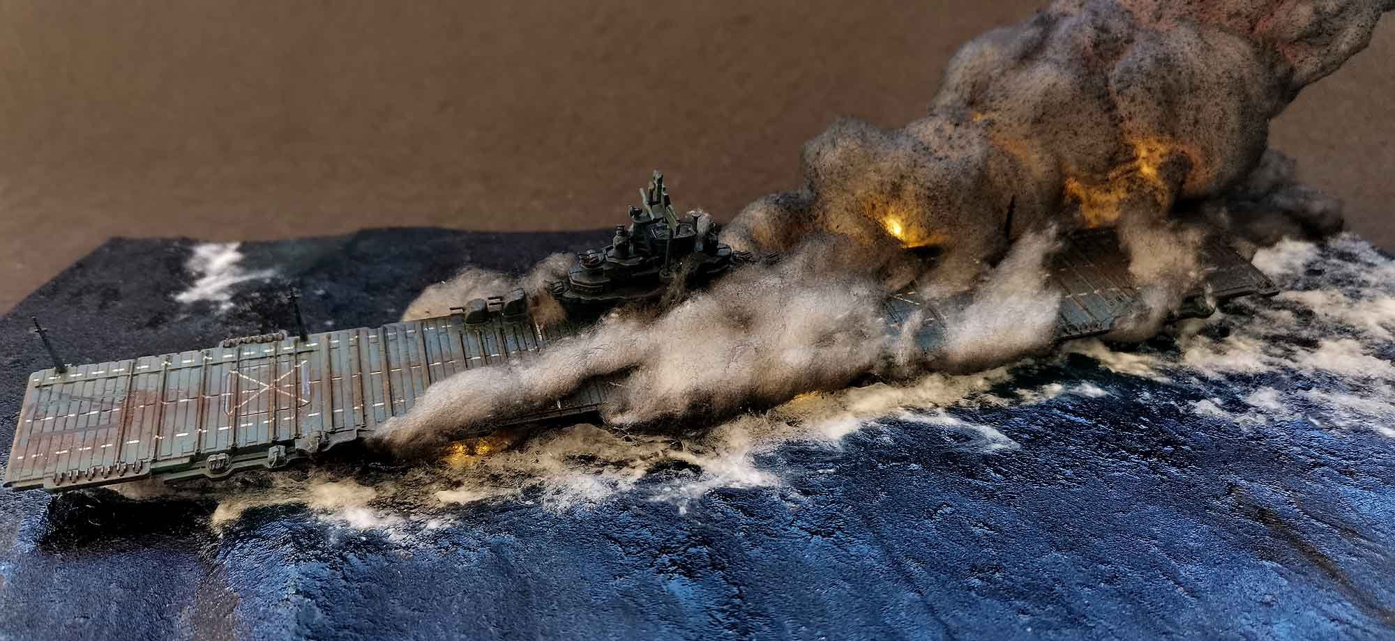 空母USS CV 17 バンカーヒルへの特攻攻撃を再現したジオラマ。縮尺1
