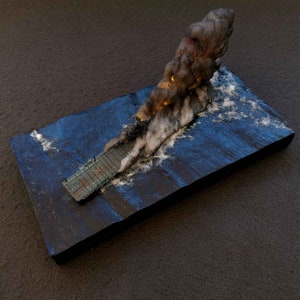 Diorama kamikaze attacca la portaerei USS CV 17 Bunker Hill. Scala 1/1250.