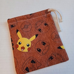 Pokémon Heathered Red Faces com verso amarelo Dados caseiros Bolsa de carteira Bolsa única