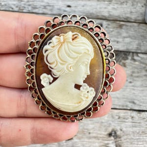 Vintage Jewelry Faux Cameo Brooch Figurine Brooch Women’s Face Pin