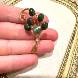 Vintage Jewelry Gold Tone Jade Brooch Pin