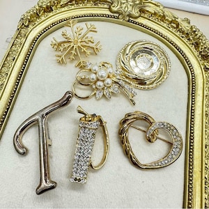 Vintage Scrap Gold Tone Brooch Lot Brooches Broken Jewelry for Repair