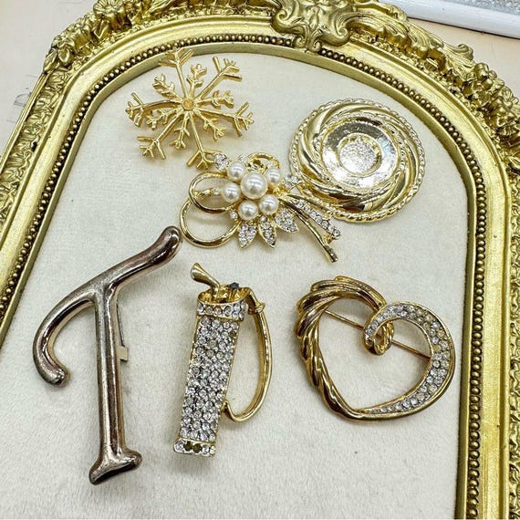 Lot De Broches Fantaisie Anciennes / Vintage - Bijoux Rétro Pour Femme - Occasion