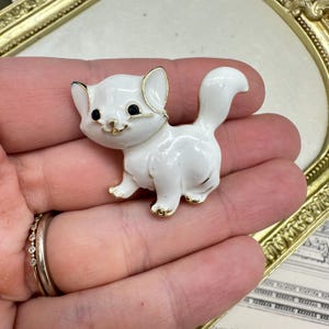 Vintage Enamel White Cat Brooch Pin