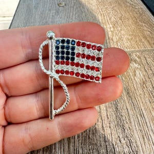 Vintage Jewelry Best American Flag Rhinestone Brooch Pin Silver Tone