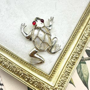 Vintage Frog Brooch Frog with Red Stone Eyes and Gold Tone  Pin