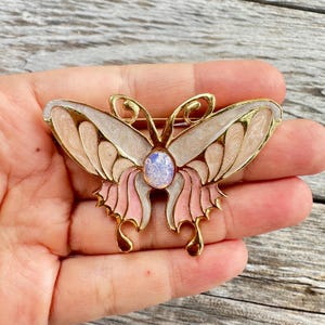 Vintage Jewelry Gorgeous Opalescent Butterfly Brooch pin