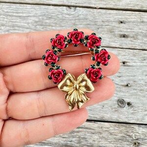 Vintage Rose Wreath Brooch: Floral Wreath Pin