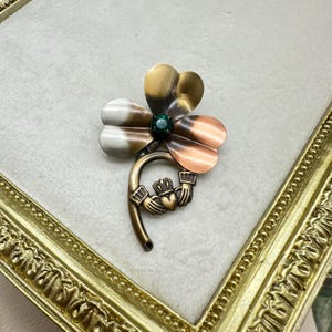Western antique jewelry. Scottish Celtic style motif three leaf clada grass pin