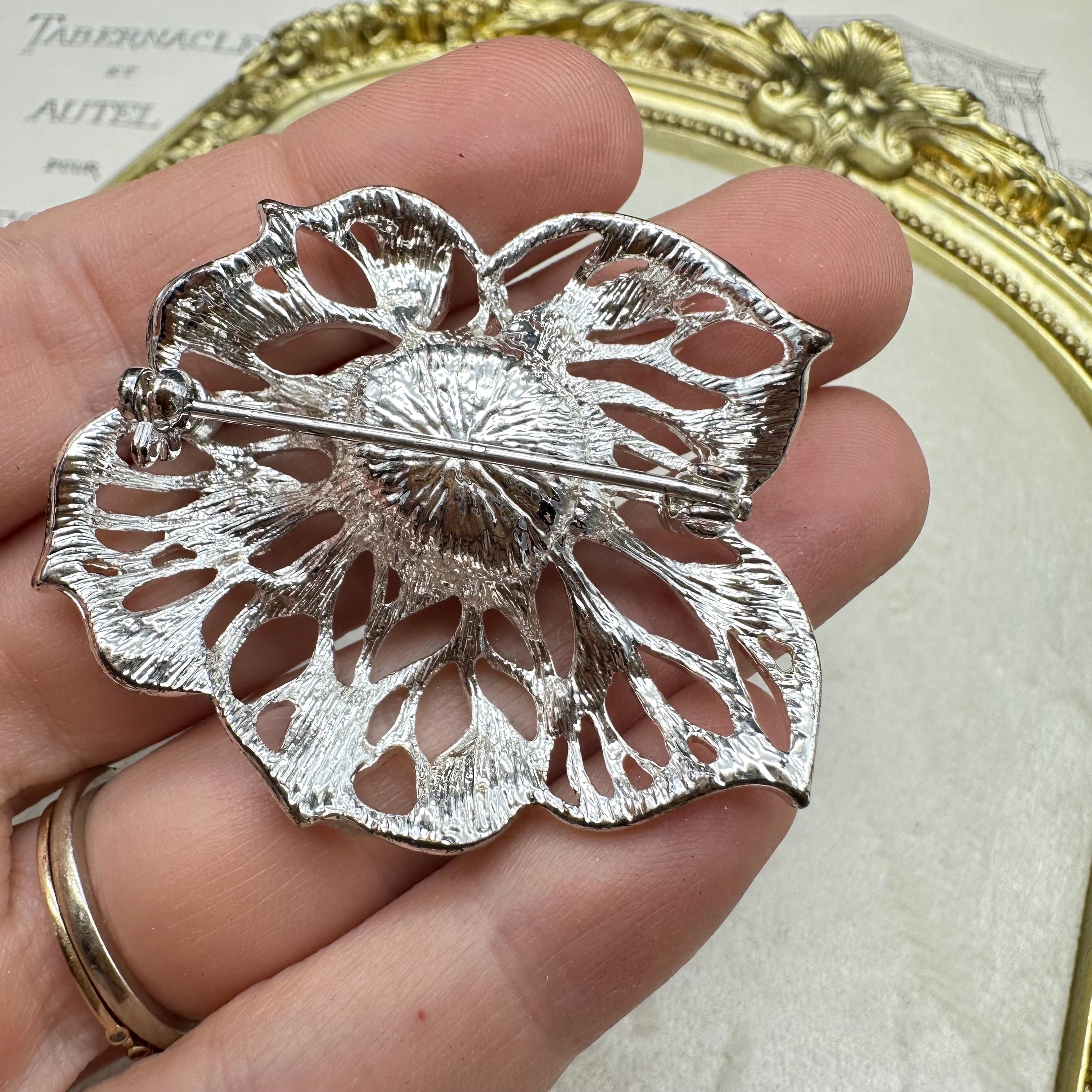Broche Fleurie Art Nouveau Vintage - Strass Blancs Et Bleu, Métal Argenté, Occasion