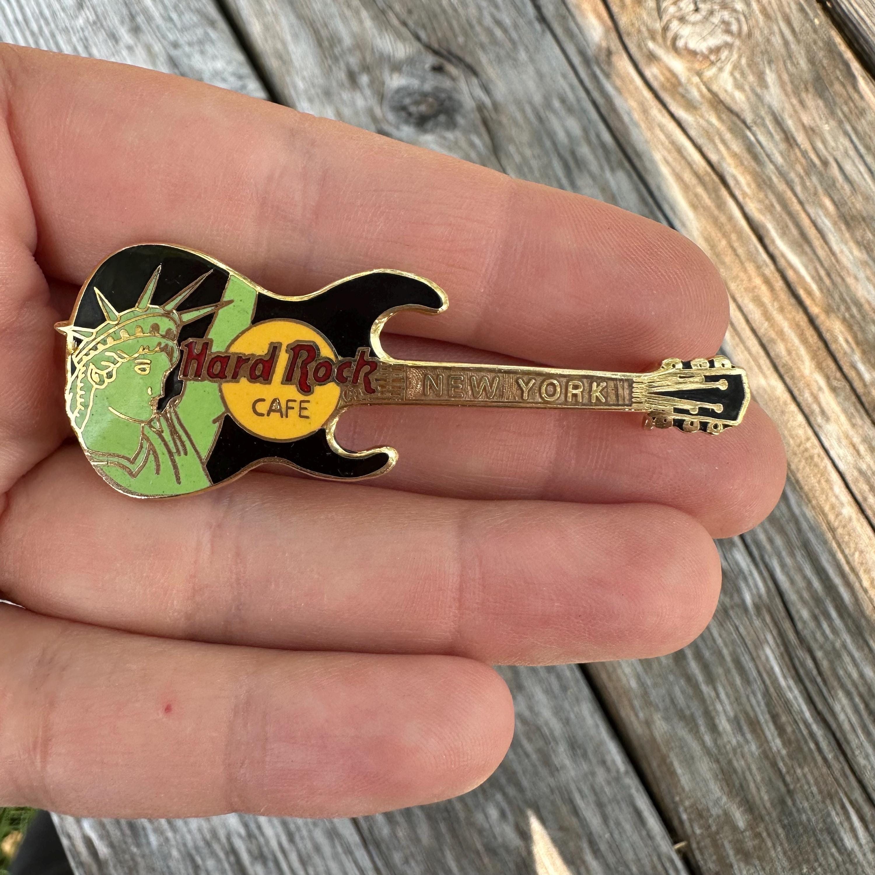 Hard Rock Cafe ニューヨーク ギター ピン バッジ 限定500 il_fullxfull.7296019831_dvv3.jpg