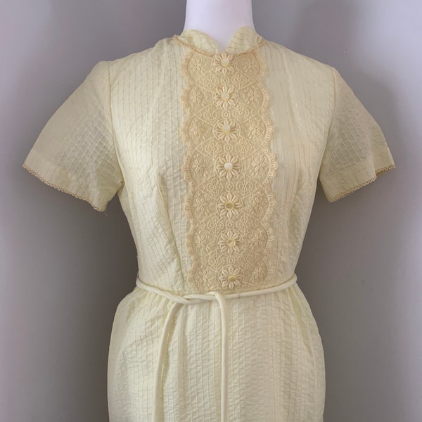 Vintage Dauphine Yellow lace Belted House Dress, 1950s Yellow Dress with lace and Belt, 50s House lace Dress, Vintage 1950s House Dress