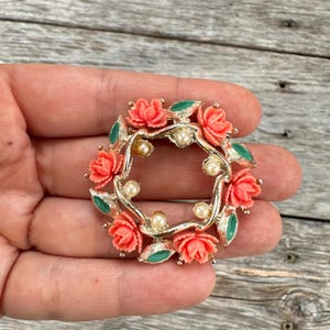 Vintage Rose Wreath Brooch: Faux Pearl Floral Pin