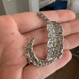 Vintage Jewelry Rhinestone Feather Brooch Pin Gorgeous Sparkles Sparkling Leaf Feather