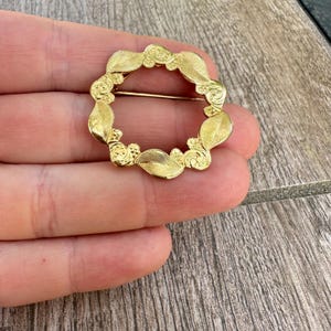Vintage Jewelry Gold Tone Victorian Wreath Brooch Rose Round Brooch Pin