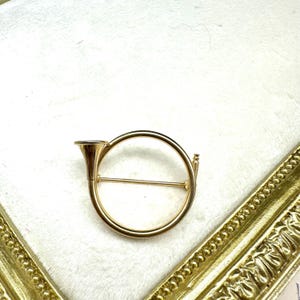 Vintage Jewelry Gold Tone French Horn Brooch Pin Instrument Jewelry
