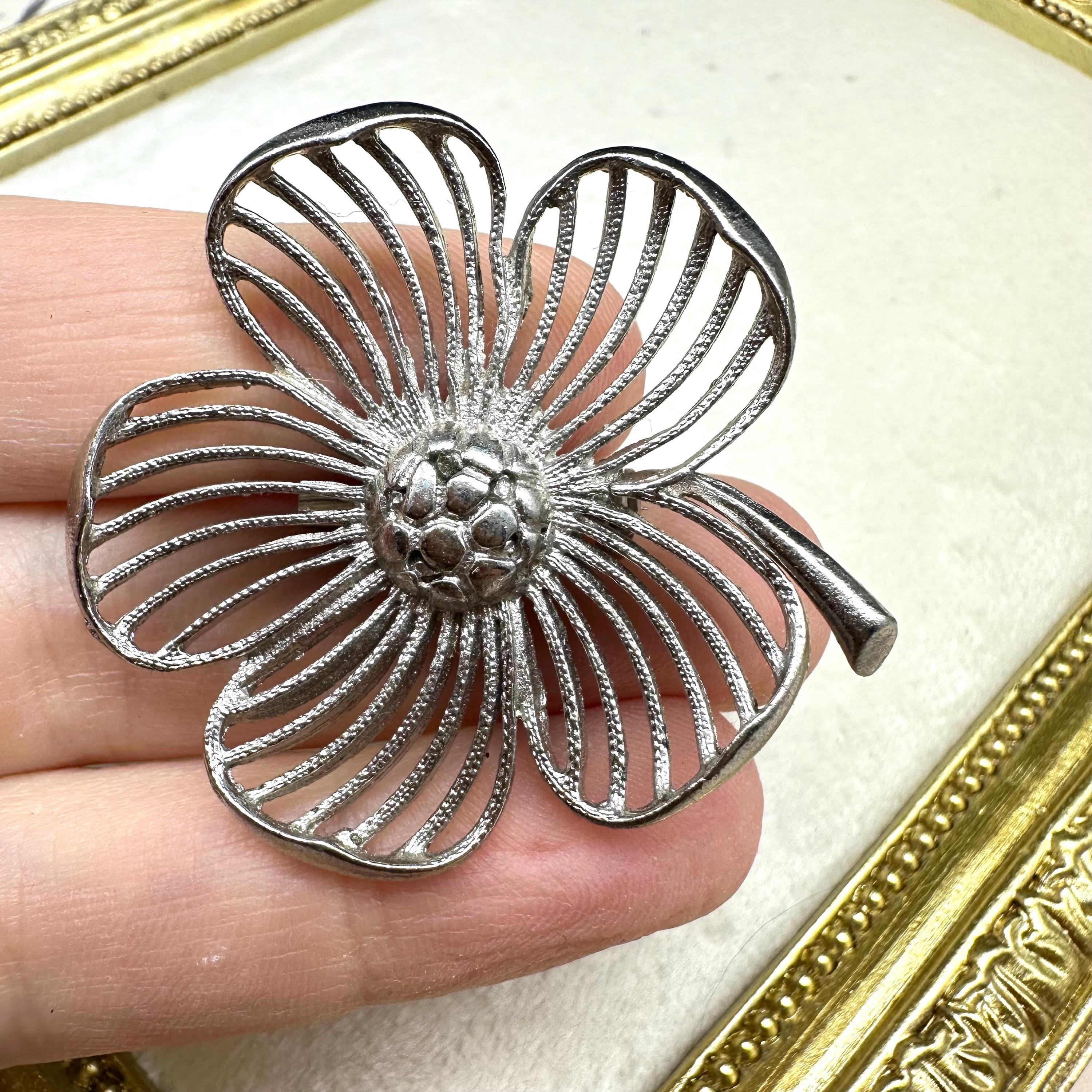 Elegant White Enamel and Silver Tone Floral Design Brooch Trifari White Enamel Brooch Floral – Vintage Renude main image 3
