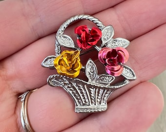 Broche con forma de cesta de flores vintage