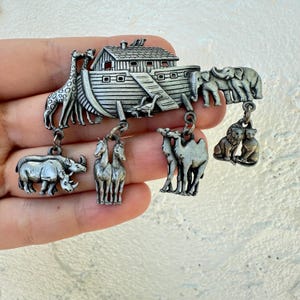 Vintage JJ Arche Noah Brosche: Baumelnde Tiere, religiöse Anstecknadel