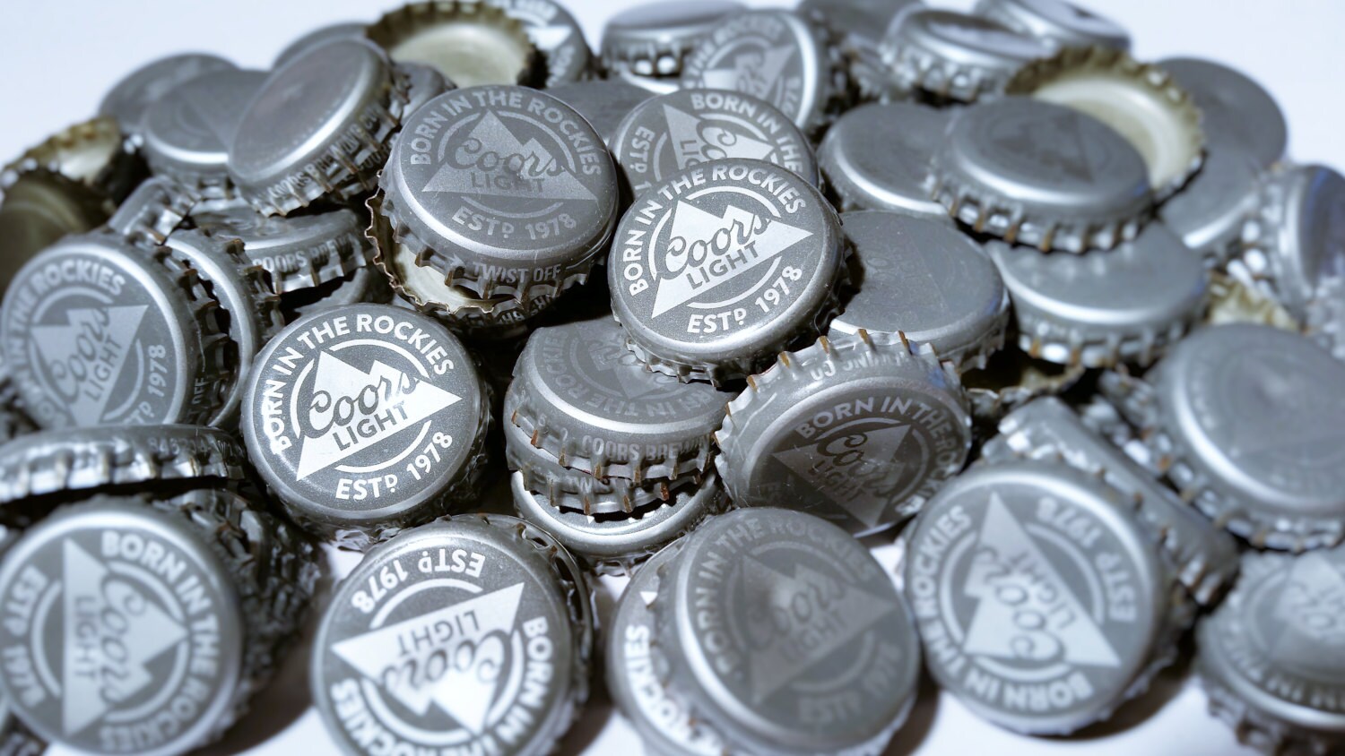 100 Coors Light Recycled Beer Bottle Caps Gray, Silver, White Good Quality  Used Bottle Caps Art/craft Supply Steel - Etsy
