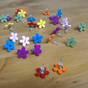 Earrings Bijoux coloured flowers, coloured wooden button, nickel-Free.