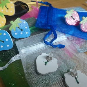 Strawberry Bijoux Earrings, coloured wooden button, nickel-Free.