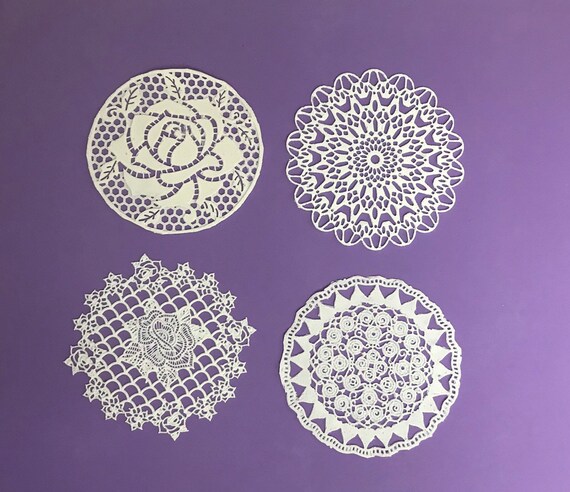 12 x EDIBLE SUGAR LACE DOILIES FOR CAKES CUPCAKES OR COOKIES 