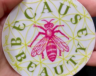 Because Beauty - Sticker abeille, vinyle imperméable transparent, oeuvre d'art environnementaliste, rond de 3,5 pouces