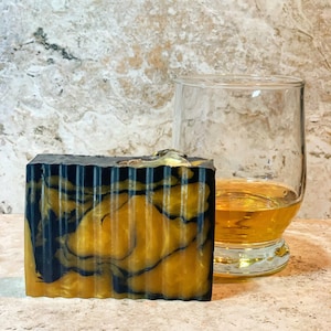 Whisky, Pelle e Mogano