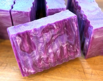 Handmade Lavender Soap Bar - Light Scent, Rish Lather
