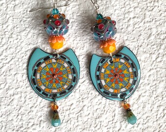 Pendientes largos de mandala, tibetanos, budismo, deidades hindúes, coloridos, ganchos de plata esterlina, OOAK, boho chic, cuentas de vidrio soplado, PassionKnots