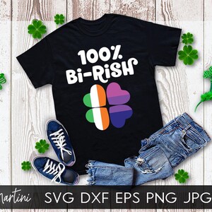 Puede incluir: Una camiseta negra con el texto "100% Bi-Rish" en letras blancas y un trébol de cuatro hojas con la bandera irlandesa y una bandera del orgullo bisexual.