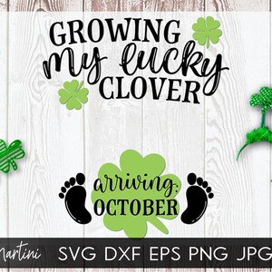 Creciendo mi trébol de la suerte Llegando octubre Archivo SVG para máquinas de corte Cricut, Silhouette Día de San Patricio Anuncio de embarazo SVG