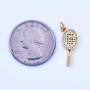 Ciondolo racchetta da tennis riempito in oro con micro pavé di zirconi cubici per sport olimpici, fornitura per la creazione di gioielli, collana, braccialetto, 21x8 mm, CP2074