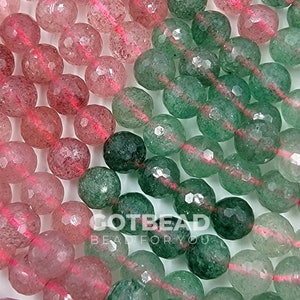 Peut inclure: Un brin de perles de pierres pr&eacute;cieuses facett&eacute;es dans des tons de rose et de vert. Les perles sont rondes et ont une apparence translucide. Les perles sont dispos&eacute;es de mani&egrave;re al&eacute;atoire.