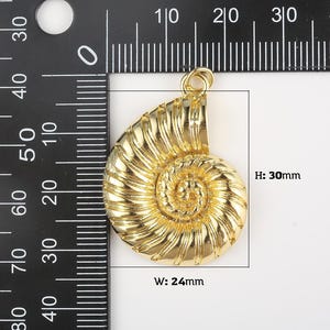 Ciondolo a forma di conchiglia di mare Nautilus riempito d'oro, ciondolo a forma di conchiglia estiva, regalo per lei, fornitura per la creazione di gioielli, collana, bracciale, 30 x 24 mm, CP1945