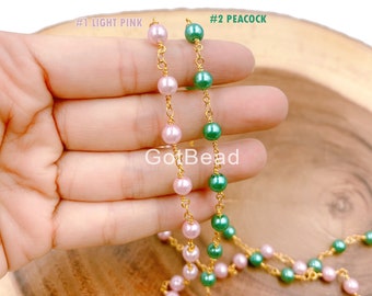 Puede incluir: Dos hebras de cadena dorada con cuentas, una hebra tiene cuentas de color rosa claro y la otra tiene cuentas de color verde pavo real. El texto #1 LIGHT PINK y #2 PEACOCK es visible sobre las hebras.