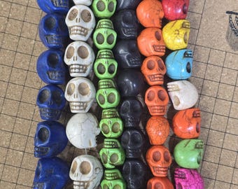 Cuentas de calavera de howlita, piedra preciosa de 14 x 16 mm, teñidas, tira completa de 39 cm, ORG179