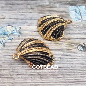 Clam Shell Charm, Gold Filled Scallop Pendant, Dainty Shell Charm, Gold Sea Shell Pendant for Bracelet Earring Necklace Component, CP1798